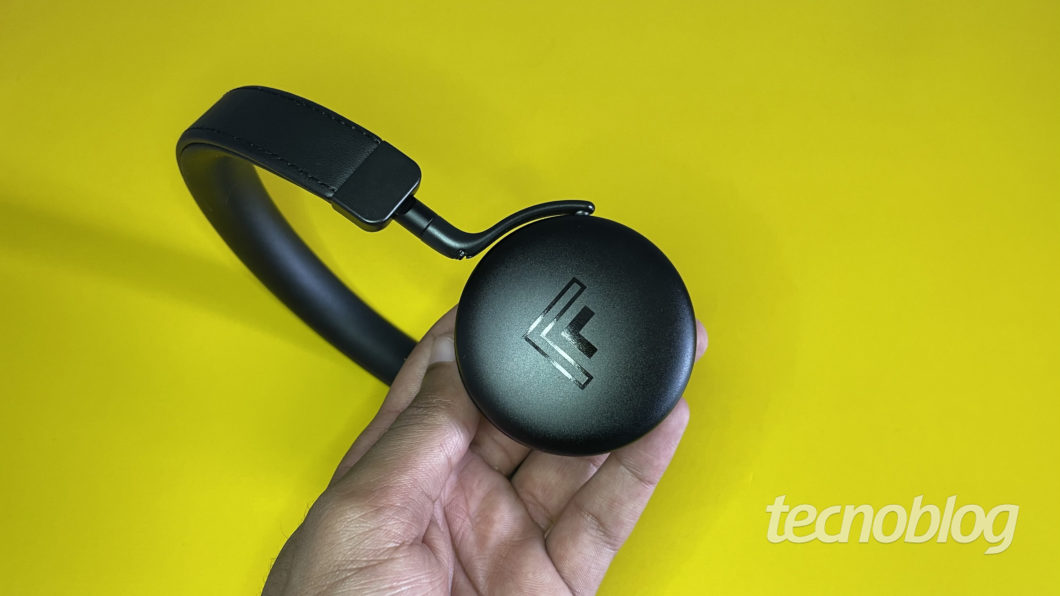 Headset Bluetooth Intelbras Focus Style (Imagem: Darlan Helder/Tecnoblog)