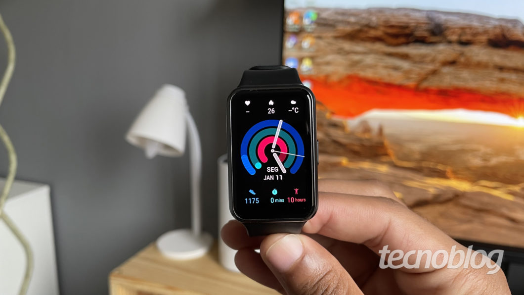 Smartwatch Huawei Watch Fit (Imagem: Darlan Helder/Tecnoblog)
