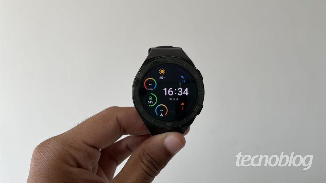 Smartwatch Huawei Watch GT 2e (Imagem: Darlan Helder/Tecnoblog)