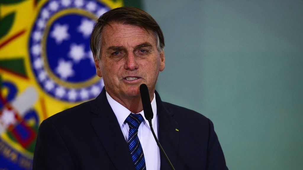 remove vídeos de Bolsonaro por informações incorretas sobre  Covid-19