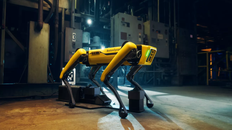 Cão-robô Spot ganha recarga automática de bateria e controle via web