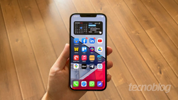 iPhone dobrável da Apple com tela da Samsung deve chegar em 2023