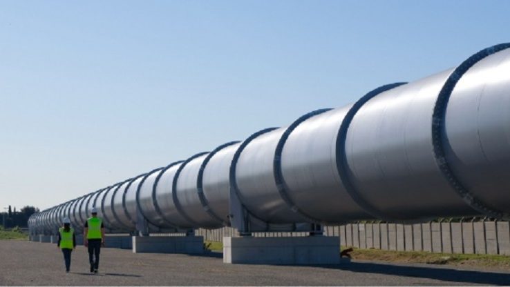 Cápsula com passageiros ou carga viaja, em alta velocidade, dentro de tubo, como nesta linha de teste na França (Imagem: Divulgação/HyperloopTT)
