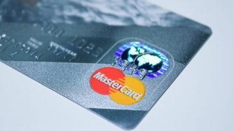 Mastercard vai aumentar taxas em transações online e preocupa comerciantes