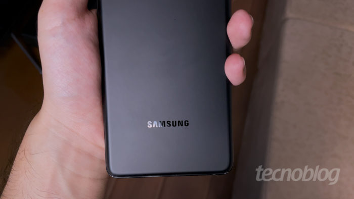 Samsung Galaxy S21 Ultra (Imagem: Paulo Higa/Tecnoblog)