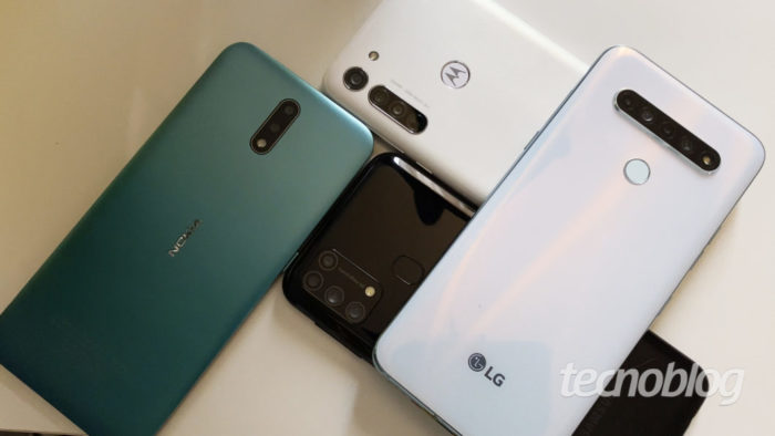 Nokia 2.3, Galaxy M31, LG K61 e Motorola Moto G8 (Imagem: Darlan Helder/Tecnoblog)