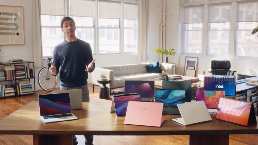 Lançada em 2021, campanha "Go PC" trazia vídeos apresentados por Justin Long comparando PCs com Intel e Macs com Apple M1 (Imagem: Reprodução/Intel/YouTube)