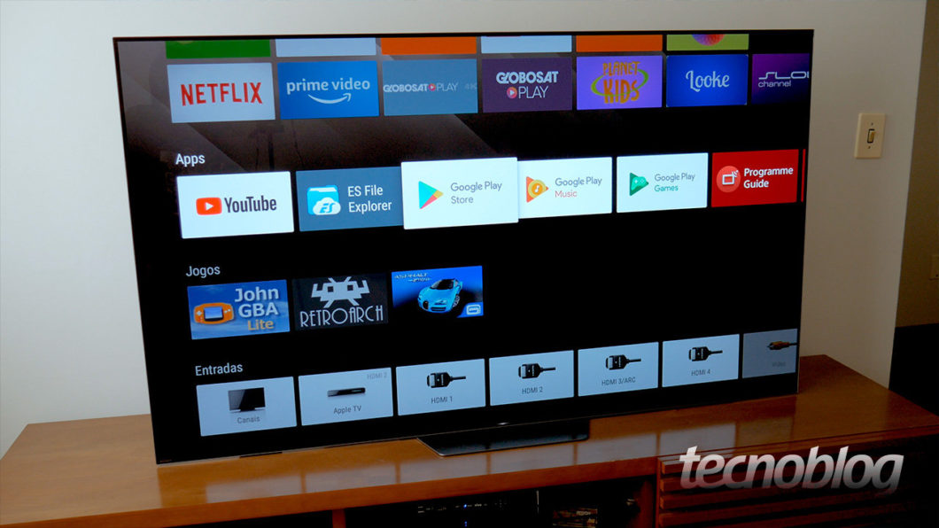TV OLED Sony A8F, com <a href='https://meuspy.com/tag/Espiao-para-Android-gratis'>Android</a> TV (Imagem: Paulo Higa/Tecnoblog)