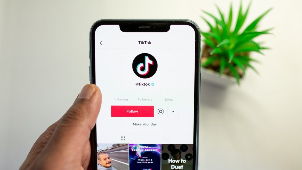 TikTok est  tomando lugar do Facebook como fonte de informa  o   Tecnoblog - 54