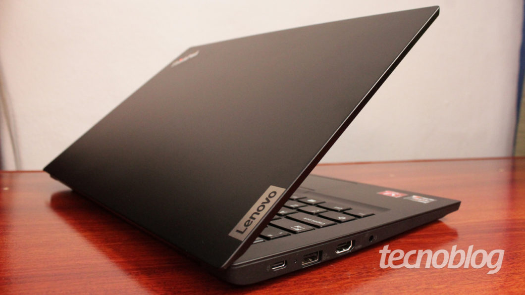Lenovo ThinkPad E14 (imagem: Emerson Alecrim/Tecnoblog)