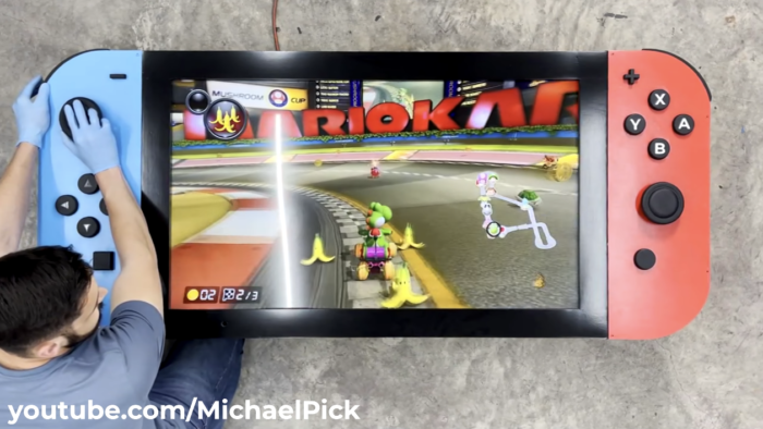 Versão gigante do Nintendo Switch funciona quase como o console original (Imagem: divulgação/Michael Pick)