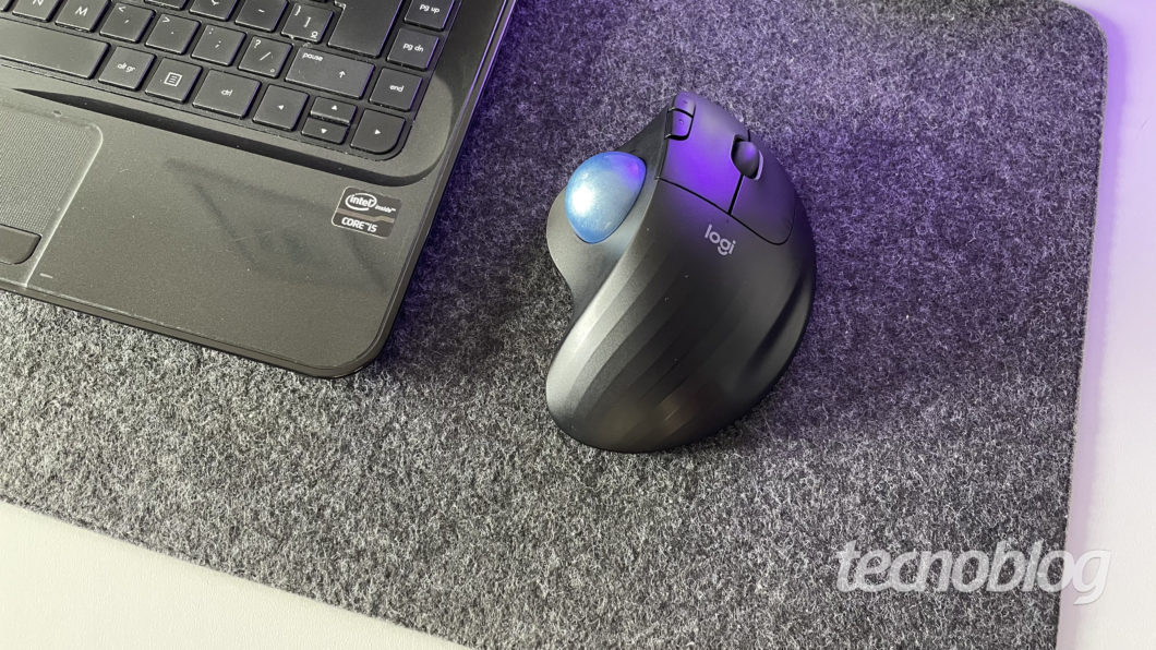 Trackball Logitech Ergo M575 (Imagem: Darlan Helder/Tecnoblog)