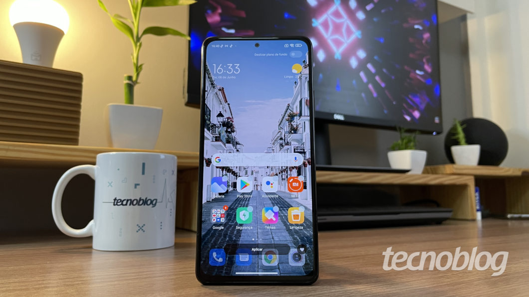 Xiaomi vai reduzir velocidade de recarga em celulares com bateria não oficial