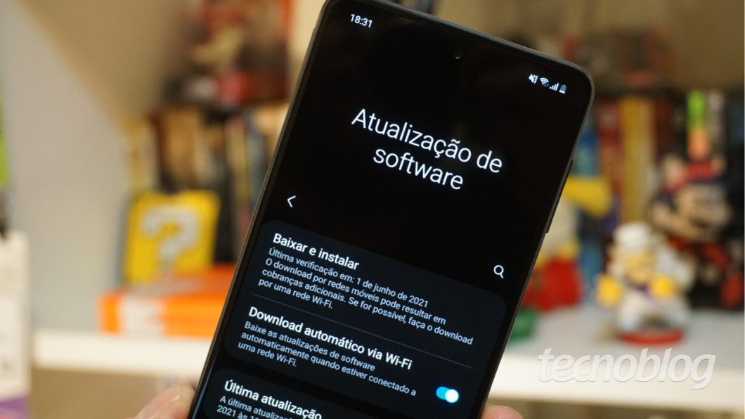 Atualização de software em Samung Galaxy (Imagem: André Fogaça/Tecnoblog)