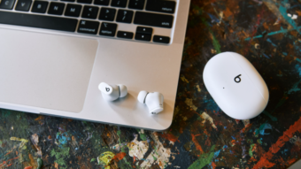 Apple lança Beats Studio Buds no Brasil com bateria para até 24 horas