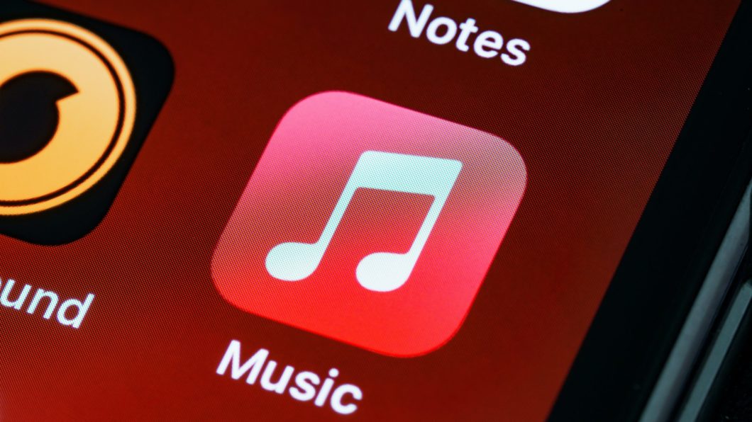 Apple Music está misturando playlists de usuários (Imagem: Brett Jordan / Unsplash)