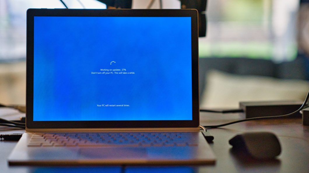 Windows 10 leva 8h online para atualizar direito; Windows 11 quer mudar isso