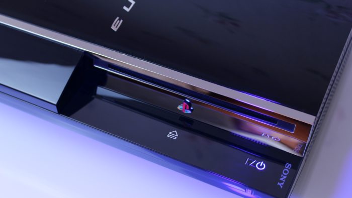 PlayStation 3 recebe atualização de firmware 14 anos após lançamento