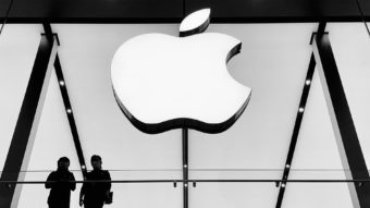 Apple tem receita recorde no 3º tri puxada por iPhone; serviços crescem 33%