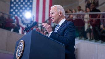 Joe Biden cobra união partidária para regular big techs em discurso no congresso
