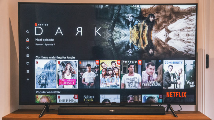 Netflix na TV (Imagem: Marques Kaspbrak/Unsplash)