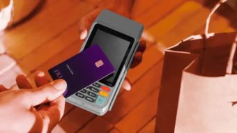Conta do Nubank permite receber dinheiro de vendas por máquina de cartão