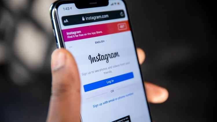 Usuários do Instagram não conseguem acessar suas contas devido a erro em autenticação com selfie de vídeo (imagem: Unsplash/Solen Feyissa)