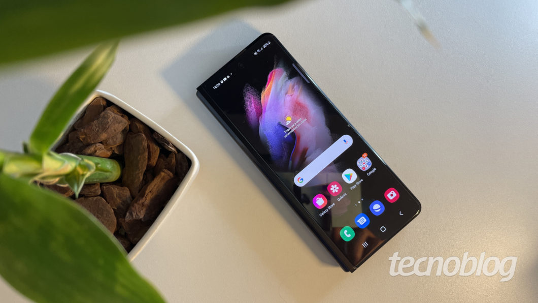 Samsung Galaxy Z Fold 3  (Imagem: Darlan Helder/Tecnoblog)