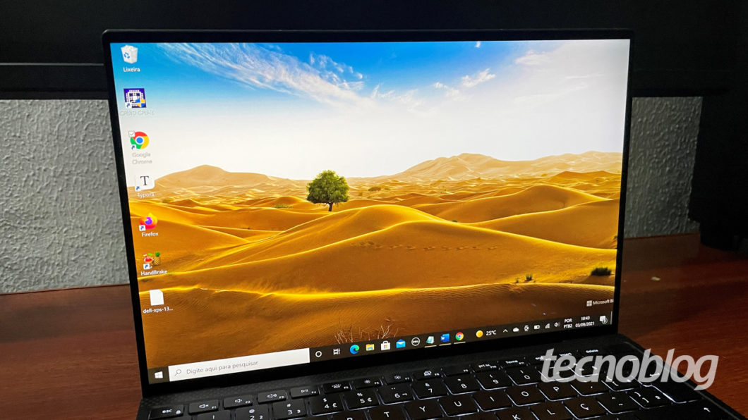 O Dell XPS 13 tem tela WVA e resolução 4K (imagem: Emerson Alecrim/Tecnoblog)