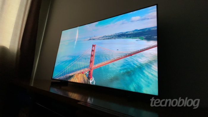 TV Samsung AU8000 de 75 polegadas está 35% mais barata em promoção