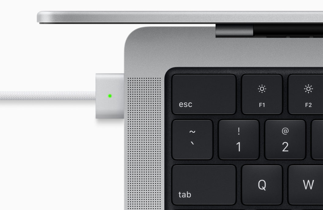 Conector MagSafe 3 é uma das novidades da linha MacBook Pro