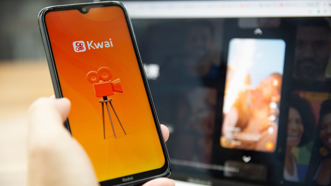 Como colocar um código de convite no Kwai