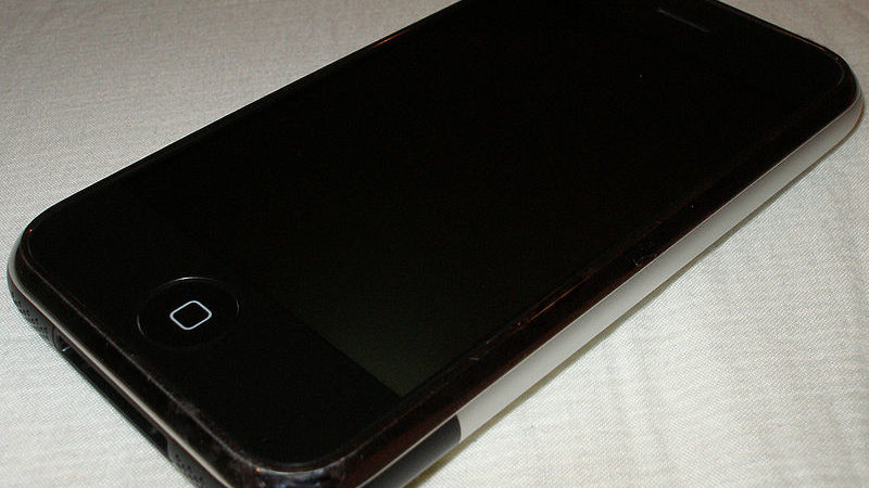Primeiro iPhone trouxe um display com Gorilla Glass (Imagem: Aido2002/Wikimedia Commons) 