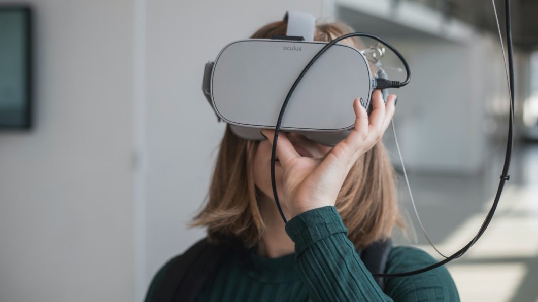 Headset de realidade virtual da Oculus, uma marca do Facebook