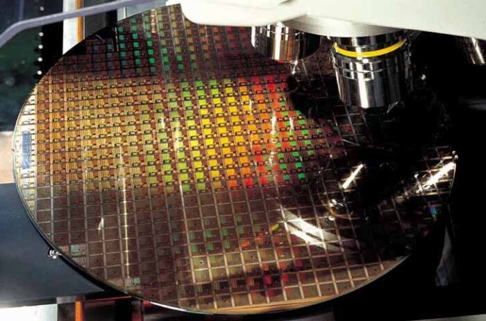 Wafer da TSMC — cada "bloco" se transforma em um chip (imagem: divulgação/TSMC)