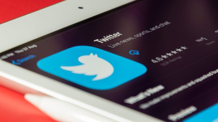 How to pin a conversation on Twitter