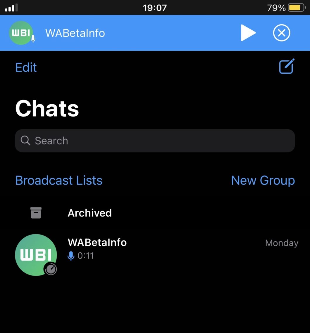 WhatsApp vai manter a reprodução de áudios mesmo se fechar a conversa (Imagem: Reprodução/WABetaInfo)