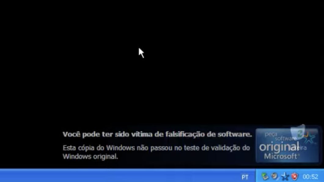 "Esta cópia do Windows não passou no teste de validação do Windows original" (Imagem: Reprodução / YouTube)