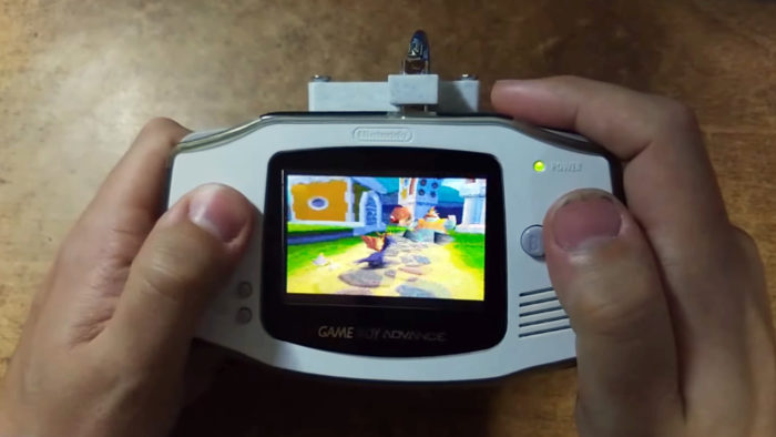Cartucho permite que Game Boy Advance rode jogos de PlayStation