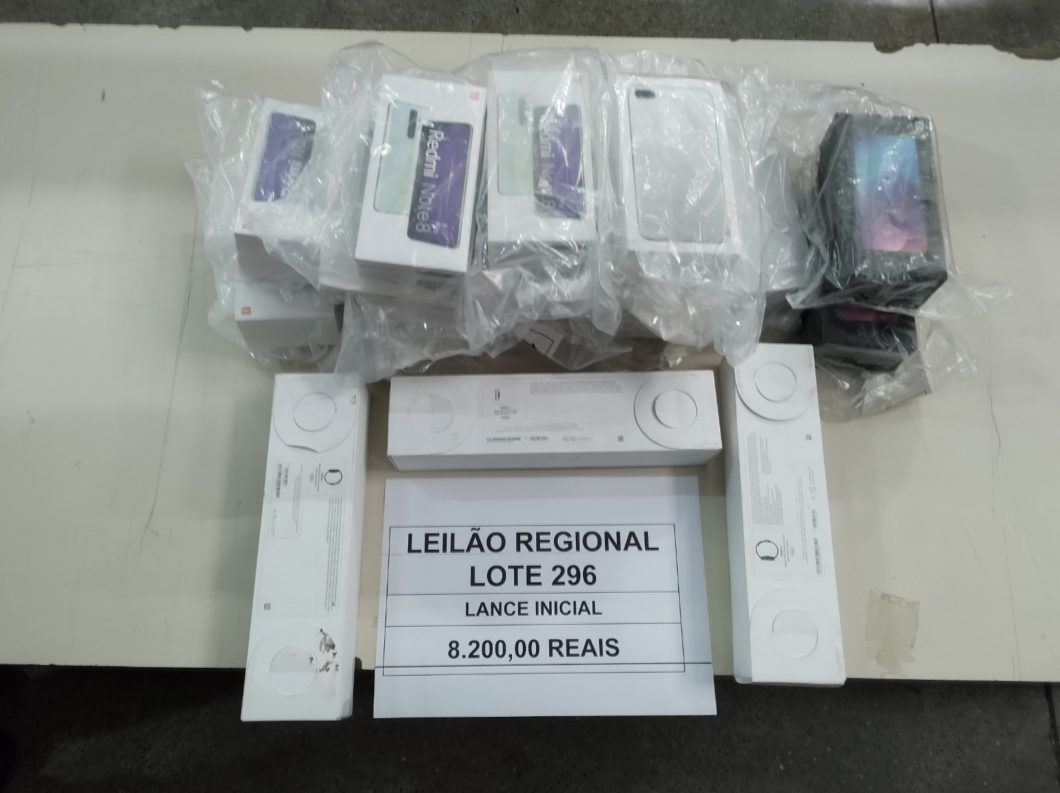 Lote 296 é formado por iPhone, Apple Watch e celulares da Xiaomi (Imagem: Reprodução/Receita Federal)