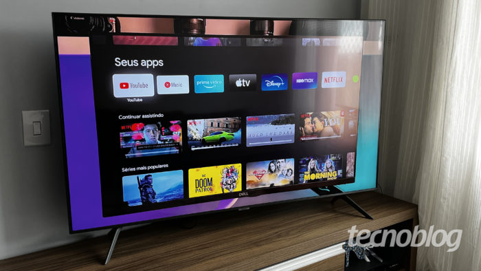 TV Samsung AU7700 com tela VA LCD (imagem: Darlan Helder/Tecnoblog)
