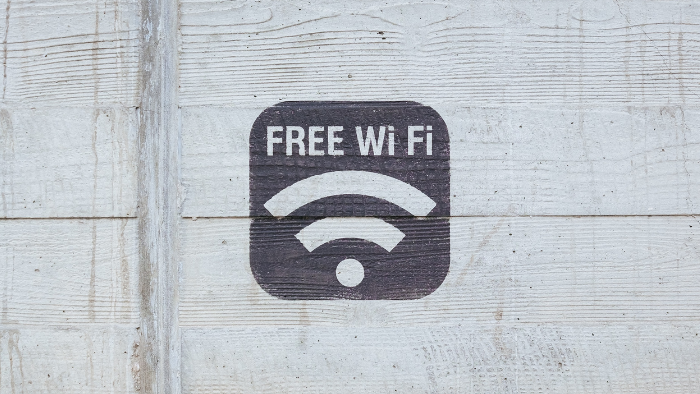 imagem de wifi com o texto "free wi fi"