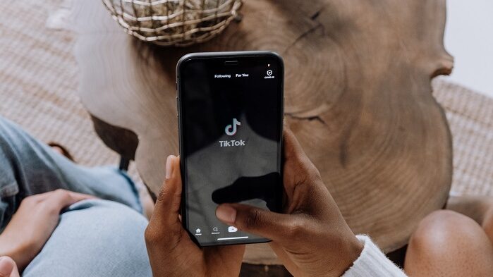 App for TikTok (Image: Cottonbro/Pexels)