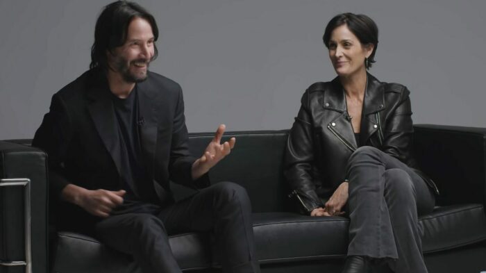 Keanu Reeves e Carrie-Ann Moss em entrevista ao The Verge (Imagem: Reprodução/ YouTube)