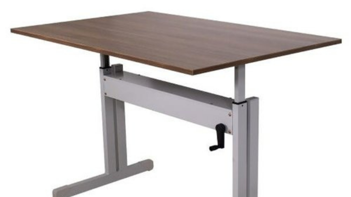 Modelo simples de mesa ajustável (Imagem: Madeira Madeira/Divulgação)