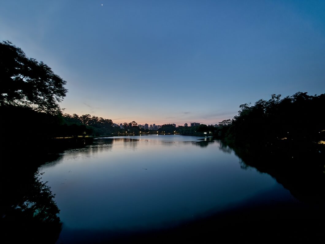 Foto tirada com a câmera principal + modo Noite do Galaxy Z Flip 3 (Imagem: Darlan Helder/Tecnoblog)