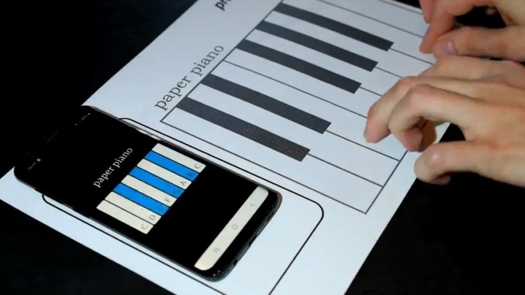 Piano de papel usa tinta condutiva, celular e NFC para produzir som