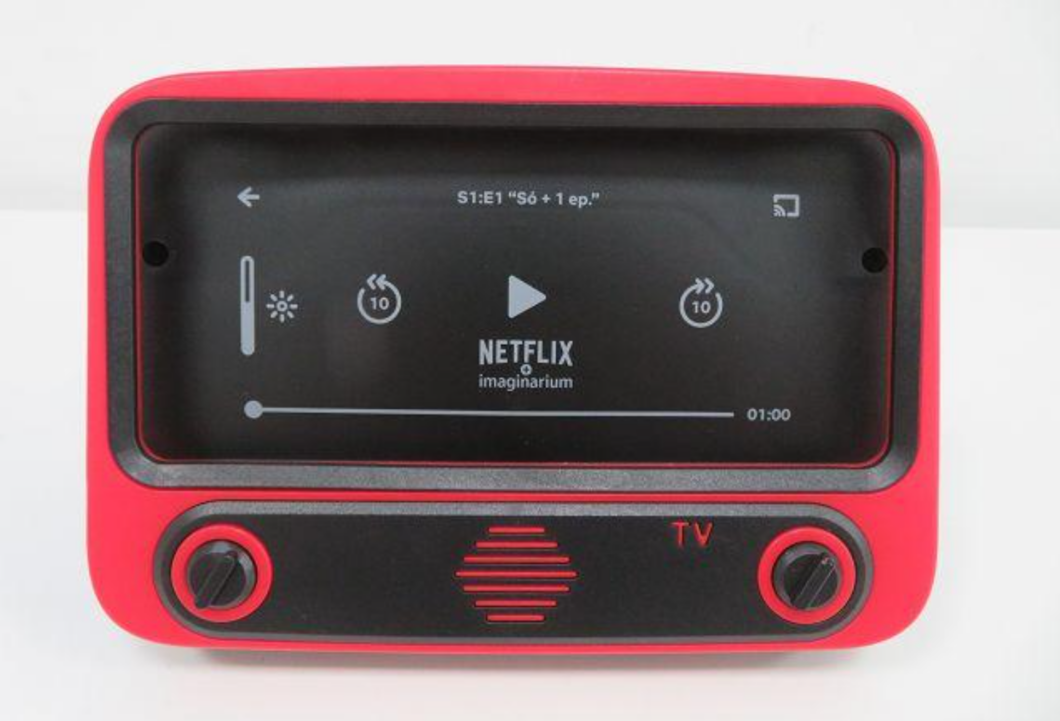 Porta-celular Netflix TV é homologado pela Anatel (Imagem: Reprodução/Tecnoblog)