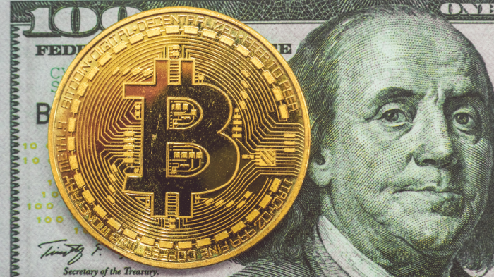 Bitcoin e nota de dólar