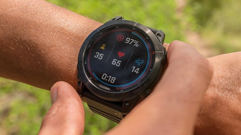 Garmin Fenix 7X é um relógio com GPS, recarga solar e bateria de até 24 dias